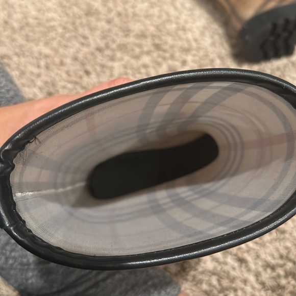 Burberry Rainboots Size 8.5 (38) - Picture 5 of 6